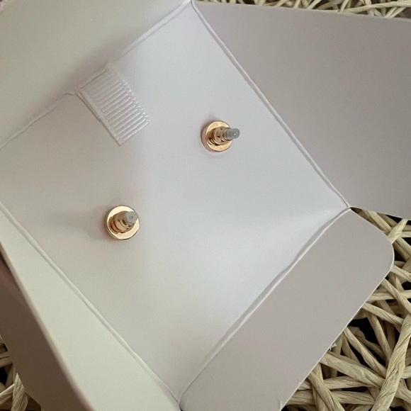 HOUSE OF HARLOW • BOW DANGLE EARRING - Picture 3 of 4
